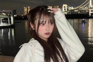 辻希美の長女・希空、ミニ丈×パーカーのコーデで「激カワ」ショット　「何枚目が好き？」カメラ目線にドキっ