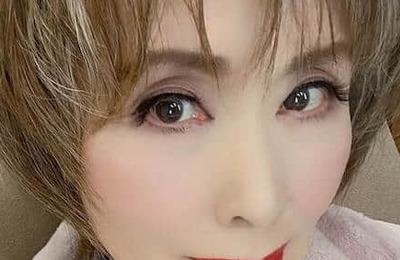 小柳ルミ子、ブラウンのショーパン×ロングブーツで...かっこよすぎ圧巻スタイル　「相変わらずお綺麗」「おしゃれ」