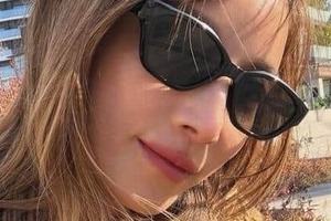 加藤あい、春ノースリコーデで色気ダダ漏れ...オフショットに反響　「綺麗すぎ」「マジでめちゃ可愛い」