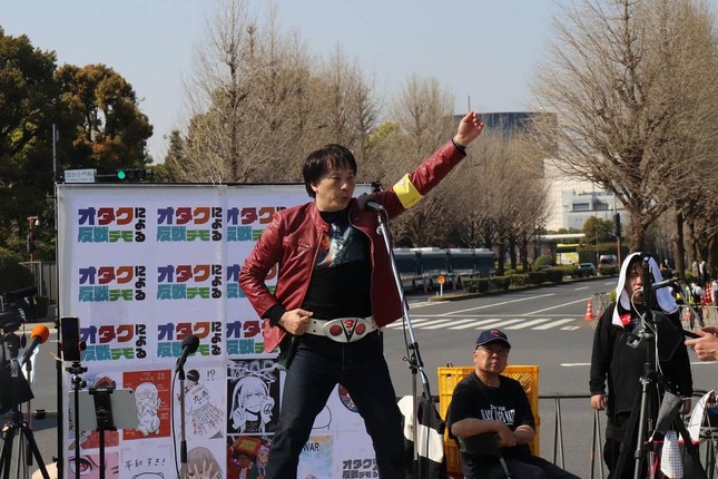 デモを主催した高橋裕行さん