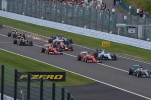 F1後にコース内看板を勝手に持ち出す人続出　電車に持ち込む外国人も？鈴鹿サーキット「投稿は確認」