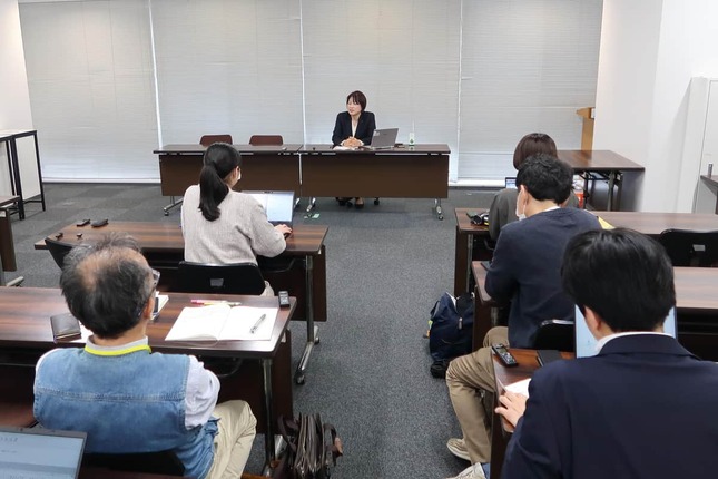 記者会見は神奈川県庁内の記者クラブで開かれた
