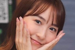 フリーアナ・長久梨那、I字バランスで笑顔ショット　「メチャメチャ可愛い」「柔らか～」