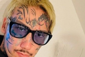 瓜田純士、顔のタトゥー消したら...激変で大反響　「別人みたい」「美形」「若く見える」