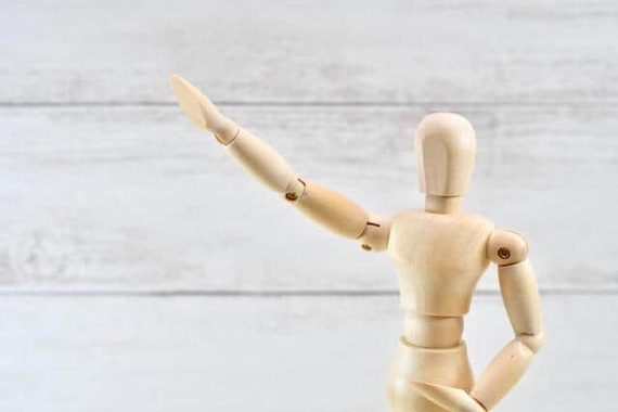 三島由紀夫さんとの「運命」を感じたというポーズ（画像はイメージ）