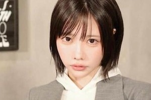 あのちゃん、肩出し真っ赤なロングドレスで雰囲気変わって　大人の色気ダダ漏れショットにドキっ