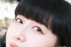 キムタク＆静香の長女Cocomi、深いVカットの黒ドレスで色気ダダ漏れ　「香港滞在、最高でした！！」