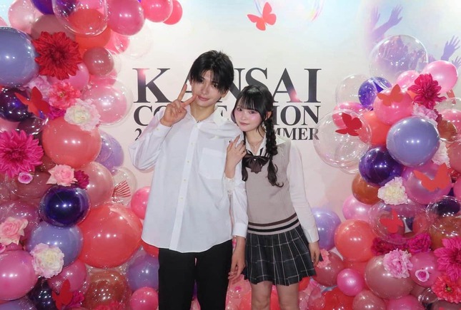 河村叶翔（かなと）さんと相塲星音（りのん）さん。2人で関西コレクションに出演した（写真は河村さんのXから）