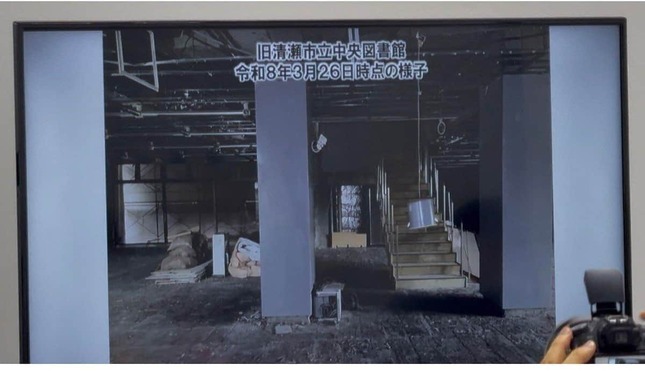旧中央図書館は解体工事が進み、廃墟同然になっていた（画像は共産党の穴見麗奈市議のXから）