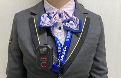 小田急線、カスハラ対策に新展開...全70駅で駅係員にウェアラブルカメラ「初めて」導入　状況を記録する狙いとは