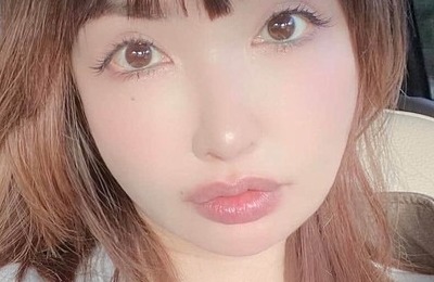 平子理沙、肩出し桜色トップスで色気ダダ漏れ　爆イケなサングラス姿の86歳母との2ショに反響...「かわいい」