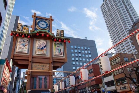 東京都中央区人形町の光景、区内でウインクをする人が出没したという
