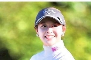 女子ゴルフの吉田鈴、さわやか白ショーパンのコーデでお花見へ　「可愛すぎる」「私服のセンスもめちゃくちゃいい」