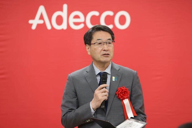 新潟市の中原八一市長。2026年4月8日の開所式に登壇した