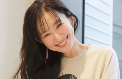島袋寛子、42歳の誕生日を報告...バースデーショットの笑顔にキュン　「毎年若返ってる気が」「可愛すぎるよー」