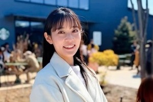 「もう中学生」との結婚で話題...11歳年下妻・恵理、お花見ショットがステキ　メガネ姿＆カメラ目線にドキっ
