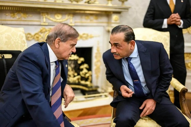 シャリフ首相と。右がムニール元帥（ホワイトハウス公式サイトより）