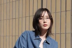 本田翼、ミニ丈黒ワンピのコーデで...異次元スタイルの美貌　「可愛いさMAX」「やっぱり天使」