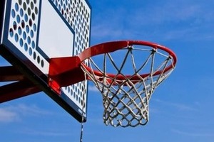 バスケコート「外国人や大人が占領」、少年らSNSで訴え　動画拡散で代々木公園「譲り合って利用を」