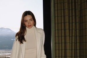 ミランダ・カー、7歳年下イケメン超大物CEO夫と日本満喫　ラブラブ密着ショットまぶしすぎ