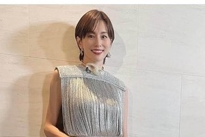米倉涼子、オフショルの黒ロングドレス姿で...変わらぬ美貌にドキっ　「美のカリスマ」「やっぱり美しい」