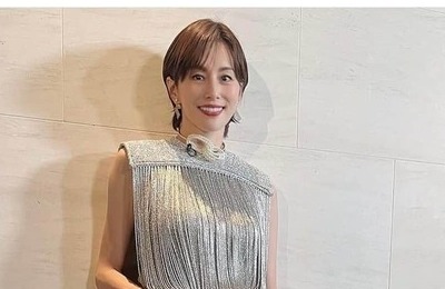 米倉涼子、オフショルの黒ロングドレス姿で...変わらぬ美貌にドキっ　「美のカリスマ」「やっぱり美しい」