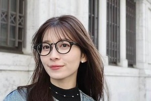 元TBS山本里菜アナ、お呼ばれ黒ドレス姿がステキ限界突破　バックショットに「見惚れます」「神々しい美しさ」