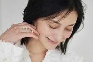 広末涼子、ワンピース姿でソファにたたずみ穏やか表情　地元・高知を訪問...「感謝しかありません」