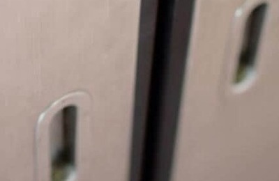 「頭が真っ白に...」電車内でベビーカーの子どもの手がドアに引き込まれた　パニックに...その時、周囲がすぐ