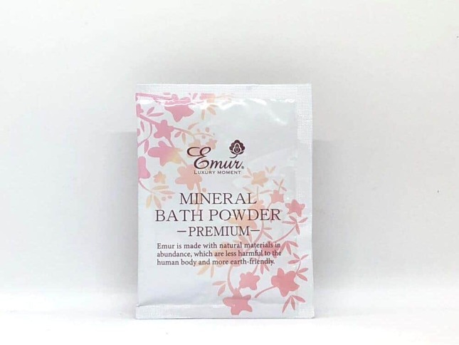 話題の入浴剤「エミュール ミネラルバスパウダー プレミアム」（公式提供）