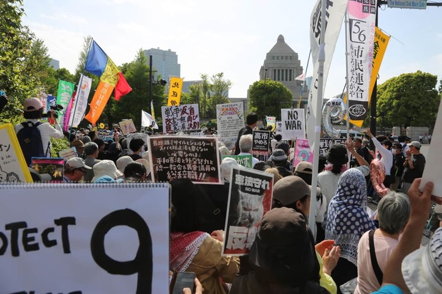 国会前デモには何人が参加？（写真：VCG/アフロ）
