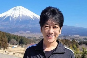 「ヤンキー先生」義家弘介氏、長髪＆ひげでワイルドに激変...政界引退から1年　「原因不明の体調不良」から回復