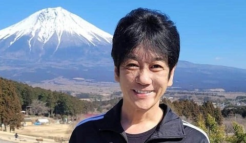 「ヤンキー先生」義家弘介氏、長髪＆ひげでワイルドに激変...政界引退から1年　「原因不明の体調不良」から回復