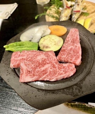 旅館の食事でも「最初に肉」の要望が（画像はイメージ）