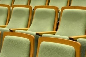 「若いのに知ったような口を利かれると協力する気が...」市委託業者が女性劇団員を「叱責」　劇団訴えも...食い違う主張