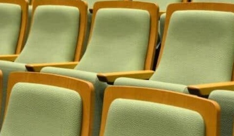 「若いのに知ったような口を利かれると協力する気が...」市委託業者が女性劇団員を「叱責」　劇団訴えも...食い違う主張