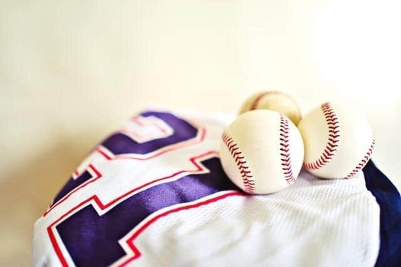 地元球団の不調は地域経済の不振に直結する（画像はイメージ）