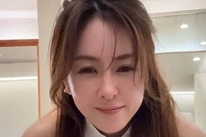 大河内志保、超ミニ丈白ワンピで変わらぬ美貌にドキっ　「か、かわいい...が過ぎる」「時間が止まっている」