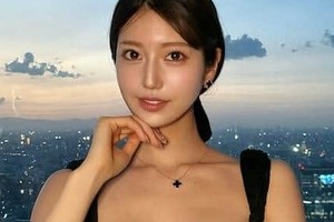 「令和の峰不二子」阿部なつき、ノースリ×デニムのコーデでディズニーへ　「キュート！」「可愛さ爆発」
