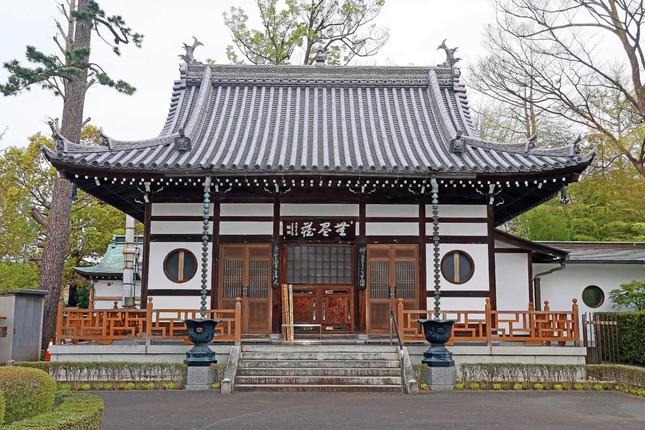 太宰治の墓がある三鷹・禅林寺