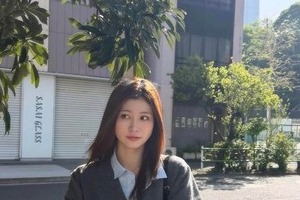 生見愛瑠、透け感黒ドレス姿で色気にドキっ　「やばい可愛すぎます」「どんどん綺麗に」「大人の美しさ」