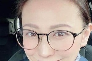 高木豊67歳、美人妻とドライブデートへ...ラブラブ夫婦2ショ　「2人とも出かけるのが好きなので」向かった先は