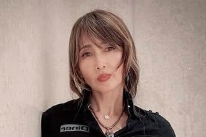 工藤静香、透け感白ドレス姿で色気ダダ漏れ...変わらぬ美貌にドキっ　「美しくてウットリ」「ほんと素敵なドレス」