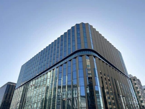 西日本シティ銀行・新本店ビル。7月に開業予定だ