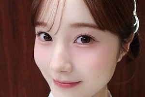 本田紗来、肩出しワンピで大人っぽく「激カワ」モデルショット　「透明感ある美しさ」「魔法みたいな可愛さ」
