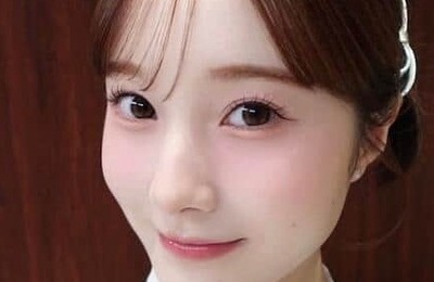 本田紗来、肩出しワンピで大人っぽく「激カワ」モデルショット　「透明感ある美しさ」「魔法みたいな可愛さ」