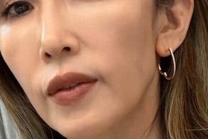 工藤静香、引き締まった腹筋のぞかせ神スタイル...新アルバムジャケ写で　「カッコ良すぎ」「腹筋すご～い」