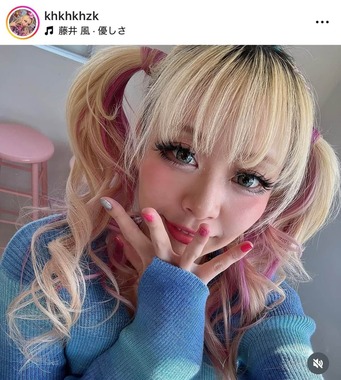 「エルフ」荒川さんのインスタグラム（＠khkhkhzk）より