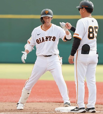 巨人時代の重信慎之介さん（2026年撮影）。スポーツ選手のセカンドキャリアは難しい問題だ（写真：スポーツ報知/アフロ）
