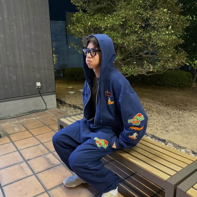 お笑いコンビ「サンカラーニ」のマックさん。マックさんのインスタグラム（＠john_mac2）より